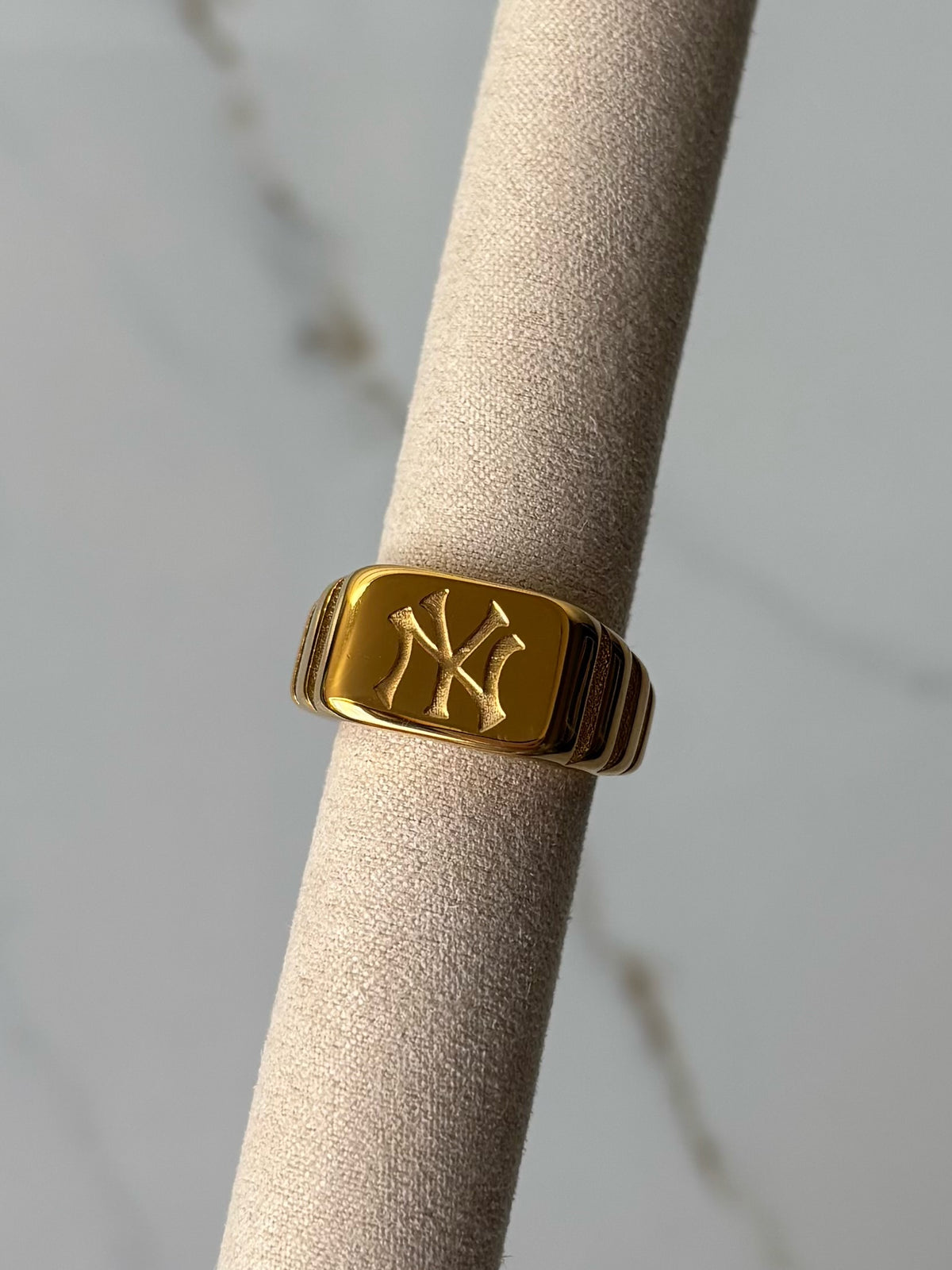 NYC SIGNET RING