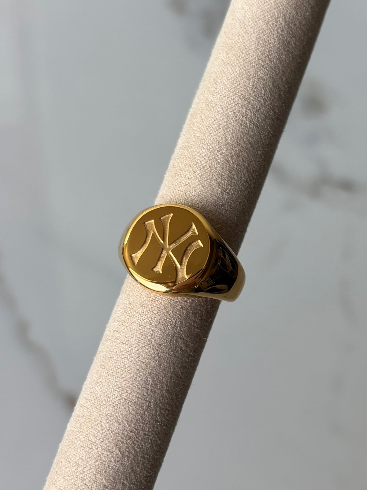 NYC SIGNET RING