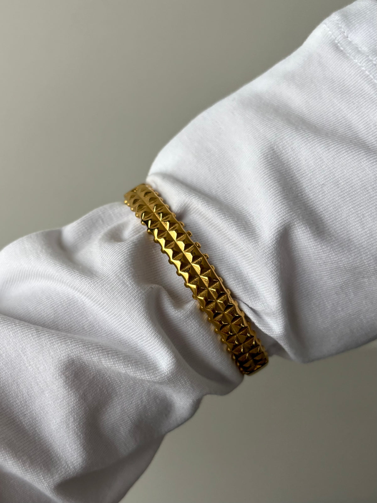 STUD BRACELET