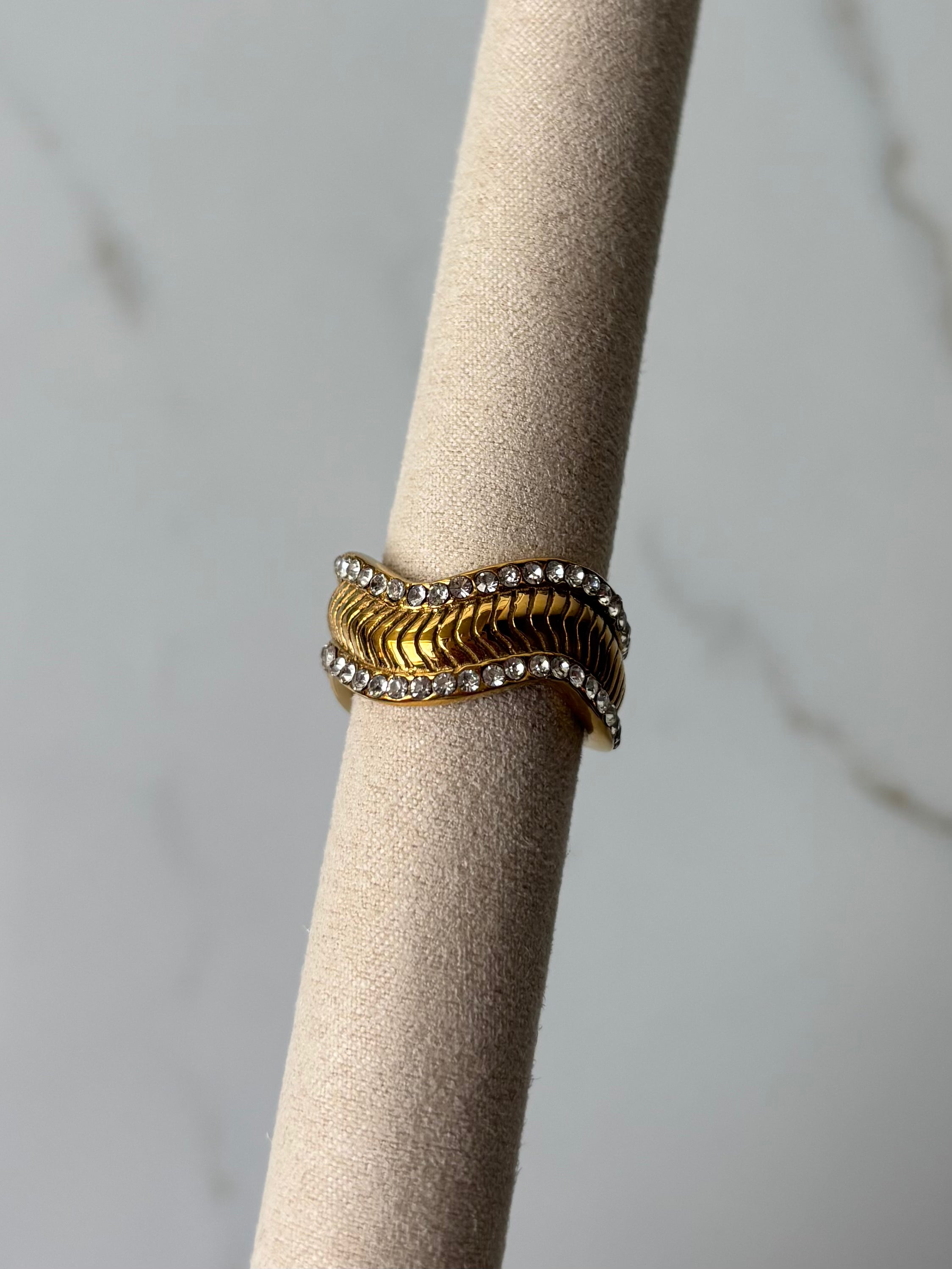 WAVE RING