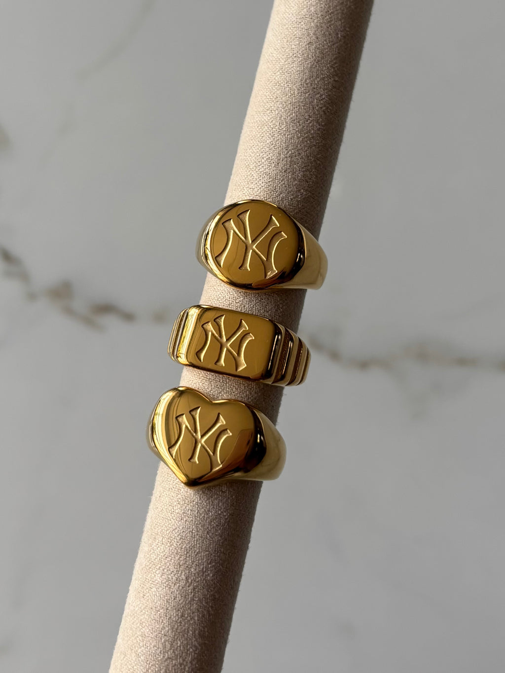 NYC SIGNET RING